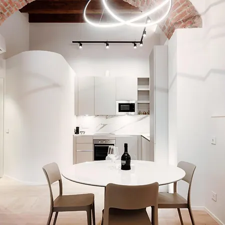 Mmm Palazzo Diaz - The House Of Travelers 코모