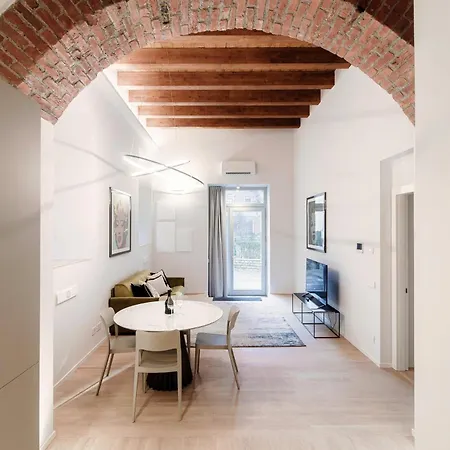 Mmm Palazzo Diaz - The House Of Travelers * Como